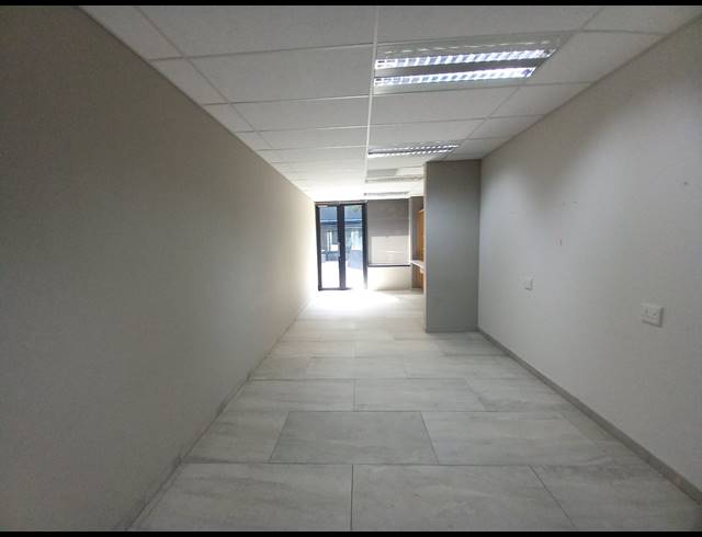 2,500M² OFFICE TO LET IN BRYANSTON